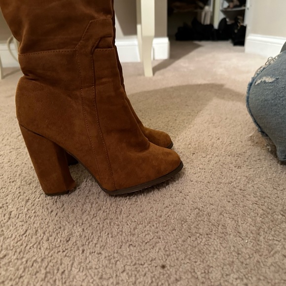 Beautiful suede brown thigh high boots. - Picture 4 of 5